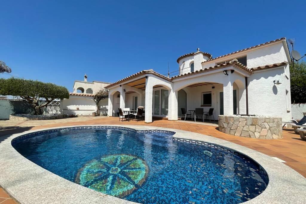 Villa Cozy Empuriabrava Piscina Privada Dış mekan fotoğraf